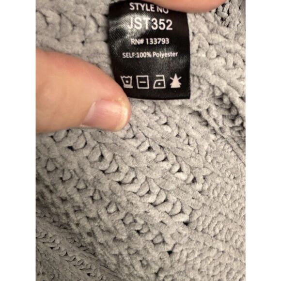 Vici Chunky Cardigan Gray Sweater Size Medium Pockets Waterfall - Picture 10 of 11